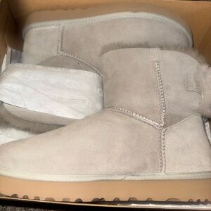 UGG Women's Light Gray Winter Boots